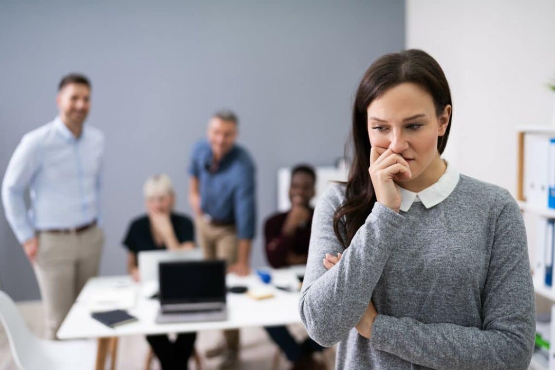 Les collègues peuvent témoigner des actes de harcèlement dont vous pouvez être victime